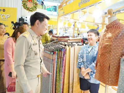 กรมการพัฒนาชุมชน เอาใจสายช้อป ยกทัพสินค้า OTOP จากภูมิปัญญาท้องถิ่น เข้าเมืองกรุงถึงในห้างสรรพสินค้า ปิดท้ายที่เซ็นทรัล บางนา จัดเต็มตลอด 5 วัน หนุนผลิตภัณฑ์ล้ำค่าจากฝีมือคนไทย